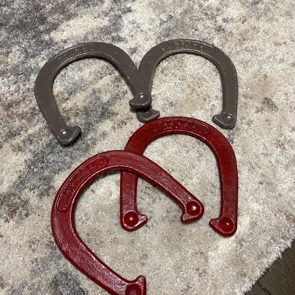Horseshoes Royal st Pierre vintage throwing horseshoes red gray cast iron - Picture 3 of 5